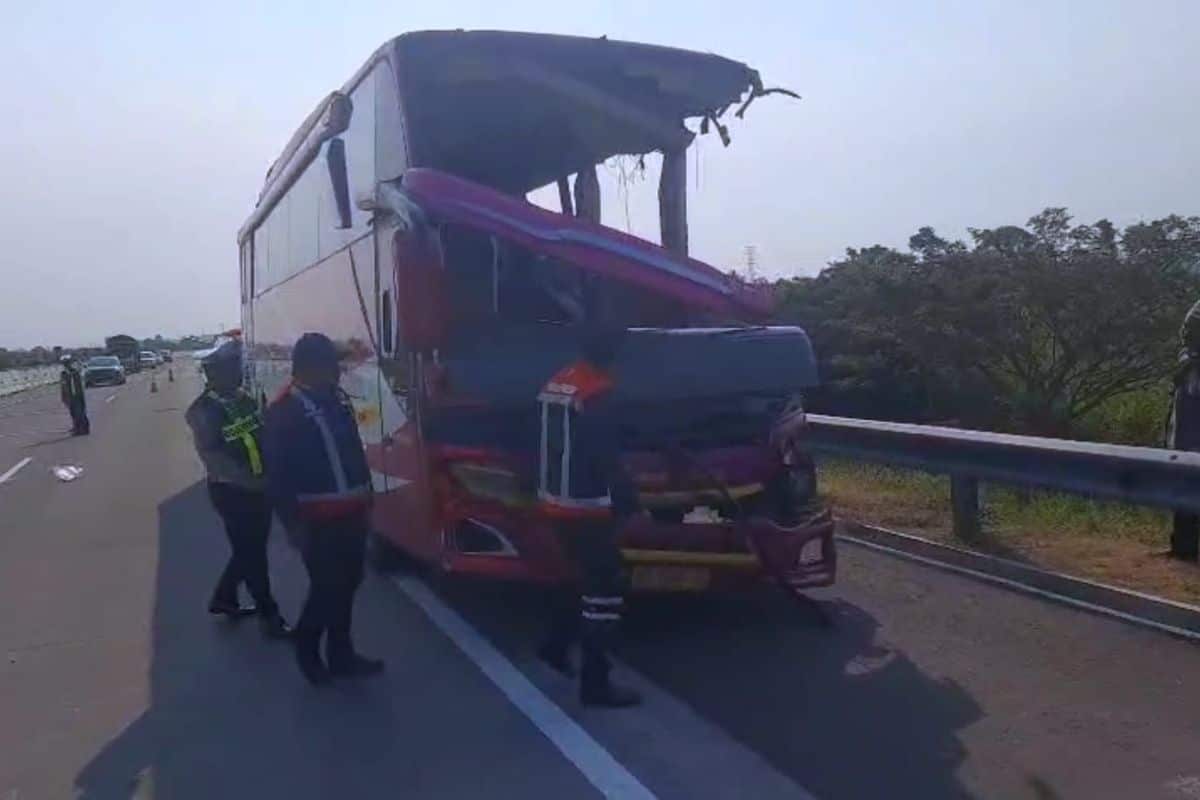 Kecelakaan Maut! Bus AKAP Tabrak Truk Tangki di Tol Paspro, Satu Penumpang Tewas dan Enam Orang Terluka