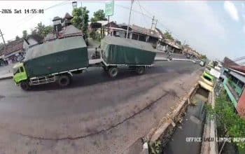 Detik-Detik Kecelakaan Terekam CCTV