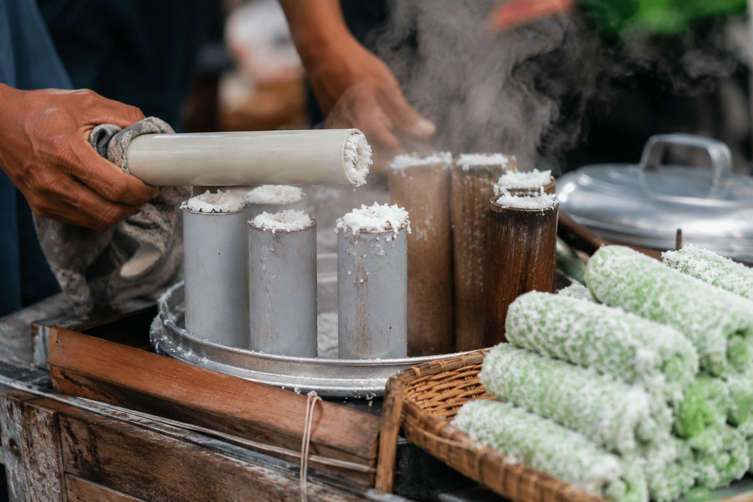 Pakar IPB Ungkap Bahaya Pipa Paralon pada Cetakan Kue Putu