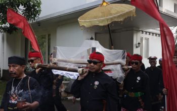 Kirab pusaka Kujang