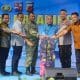 Sekda Kota Bogor Denny Mulyadi bersama Kapolresta Bogor Kota membunyikan sirine sebagai simbol dimulainya pembangunan Gedung Satuan Samapta Polresta Bogor Kota. (Kis/ist)
