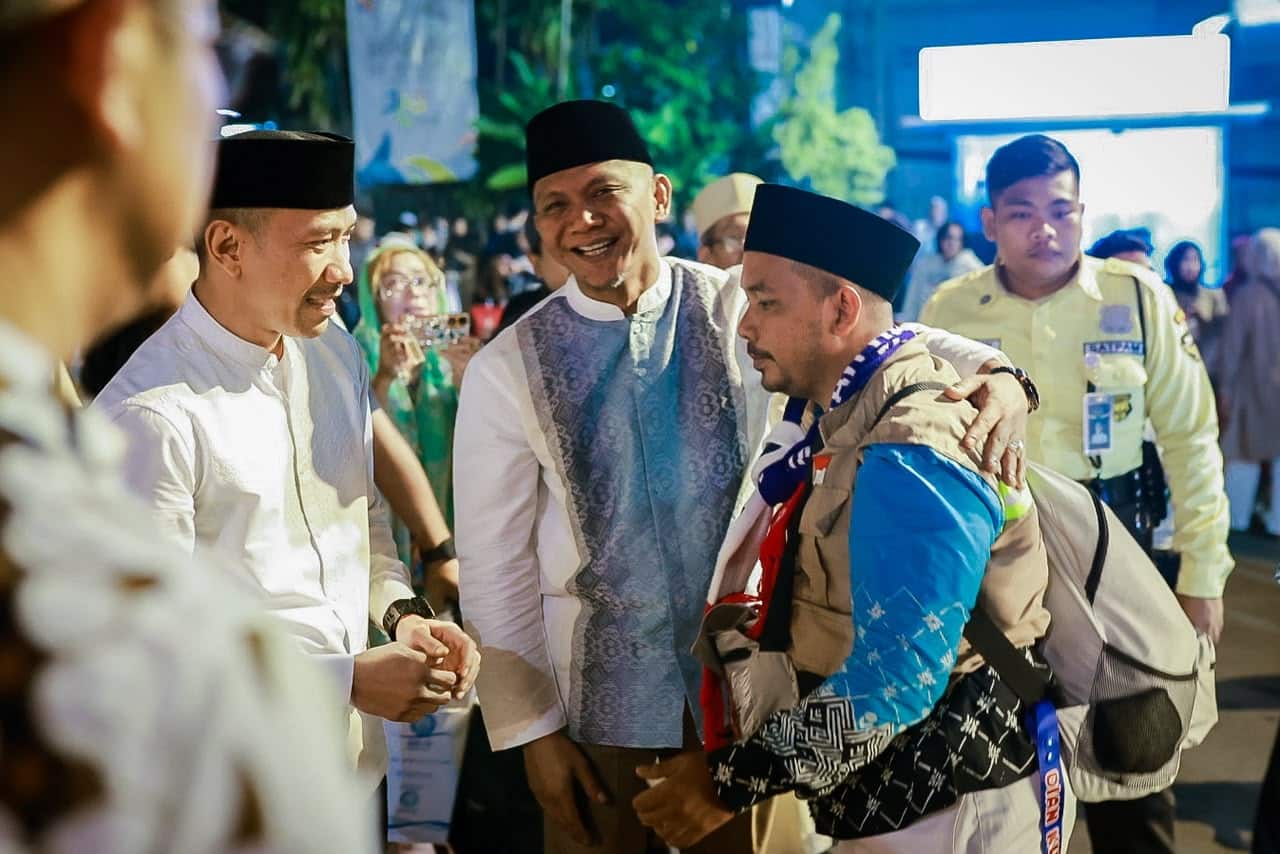 Suasana haru dan bahagia mewarnai penyambutan 433 jamaah haji Kloter 10 asal Kota Bogor di Balai Kota Bogor. (Kis/ist)