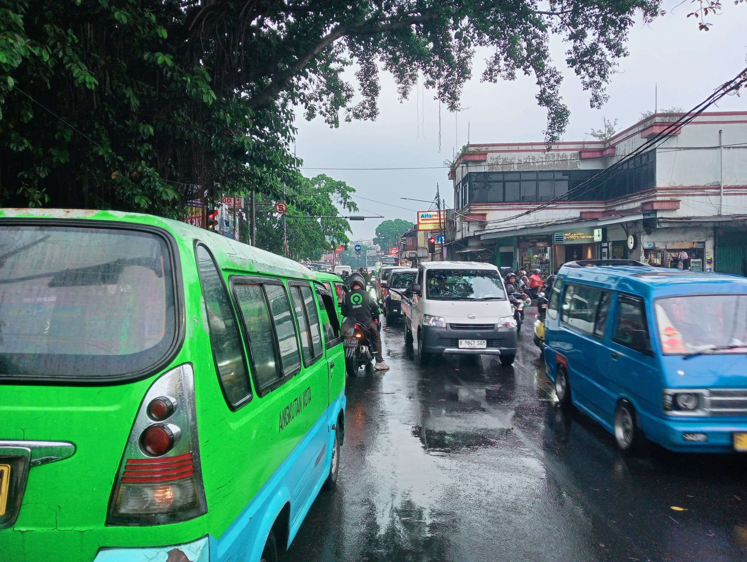 Angkot berusia di atas 20 tahun Kota Bogor