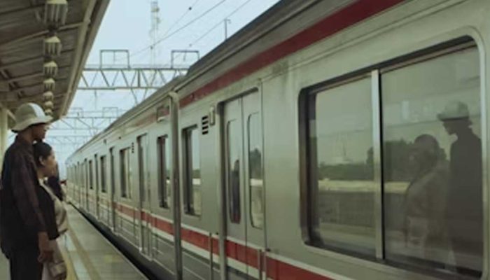 Tiktoker Live di KRL Viral, Anker Merasa Lama-Lama Risih