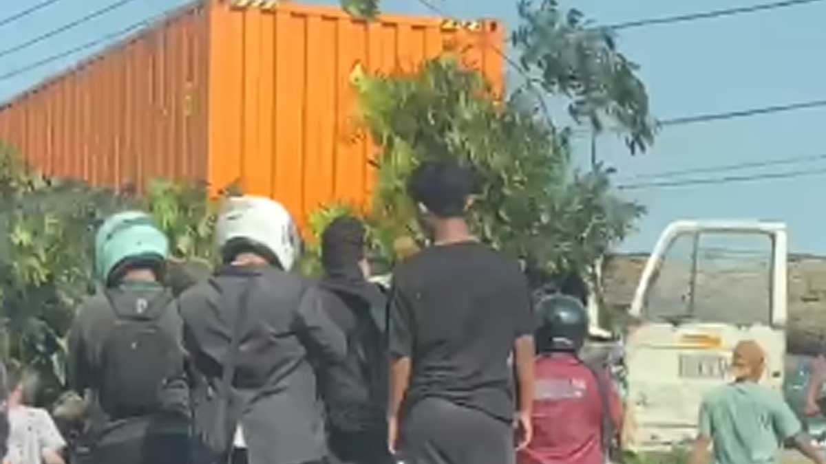 truk kontainer di Karawang