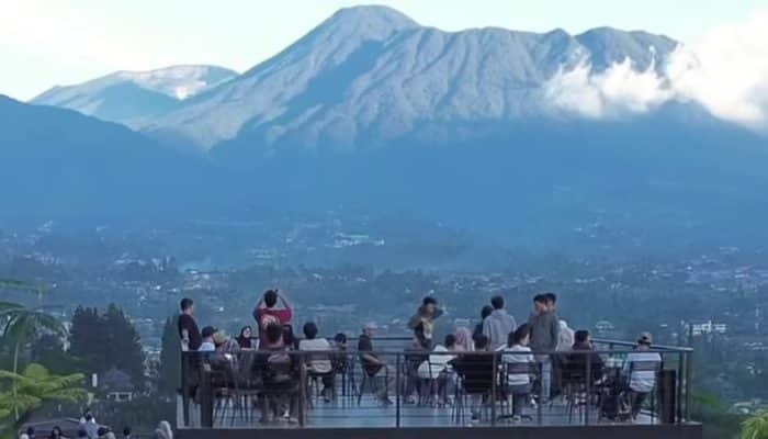 Ini yang Membuat Kafe ‘The Daun Puncak’ Ramai Dikunjungi Anak Muda!