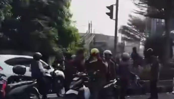 Truk Alami Rem Blong Tabrak Mobil dan Motor di Bekasi, 1 Tewas dan 9 Lainnya Luka!