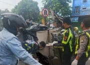Pikap Melaju Kecepatan Tinggi Tabrak Truk Parkir di Nganjuk Seorang Tewas dua Luka Parah