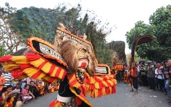 grebeg suro