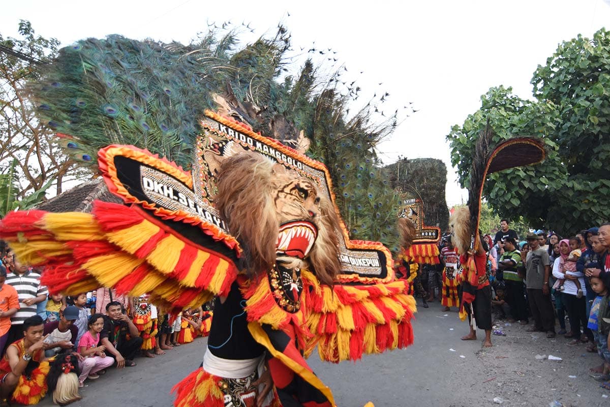 grebeg suro