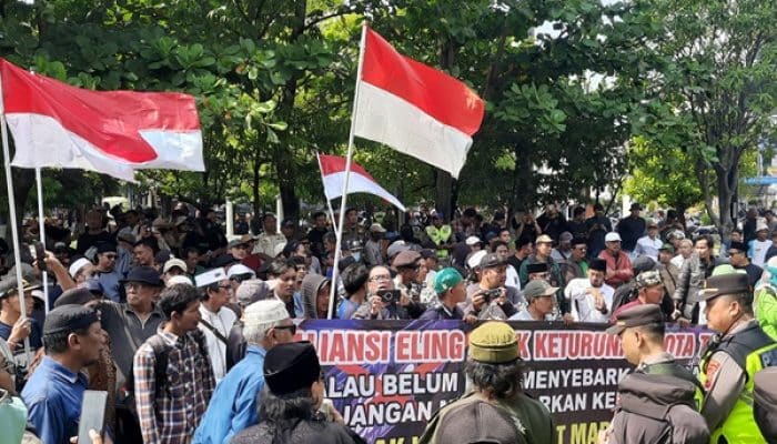 Ratusan Warga Serbu DPRD Tegal! Tolak Keras Helen’s Night Mart Jelang Grand Opening