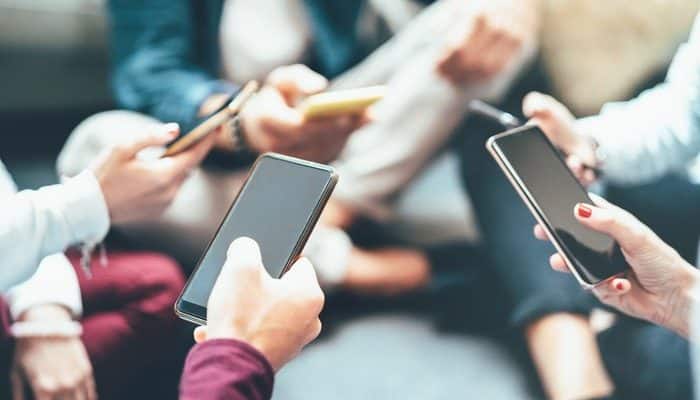 Era Smartphone Terancam Berakhir? Bos Teknologi Prediksi Kacamata Pintar Jadi Masa Depan