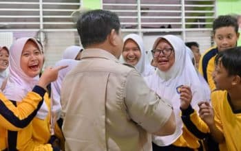 Presiden Prabowo meninjau SPPG Palmerah