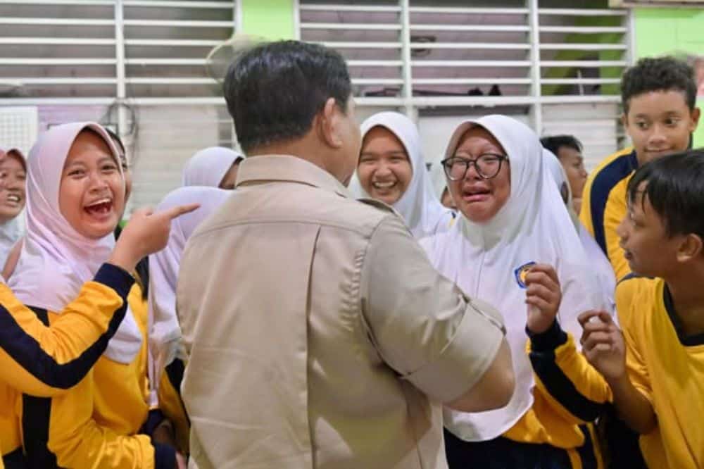 Presiden Prabowo meninjau SPPG Palmerah