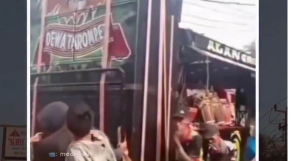 kru odong-odong tersengat listrik