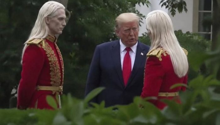 Foto Donald Trump dengan Sosok Misterius Berkulit Pucat Viral, Netizen Heboh Sebut Alien hingga Karakter Game of Thrones