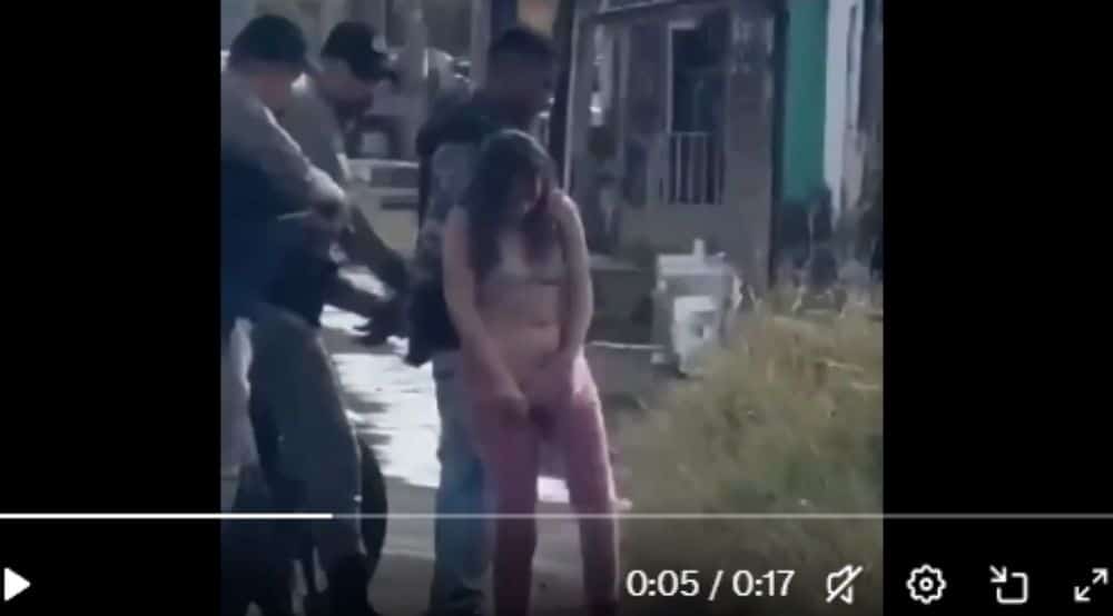 wanita Brasil sembunyikan pistol