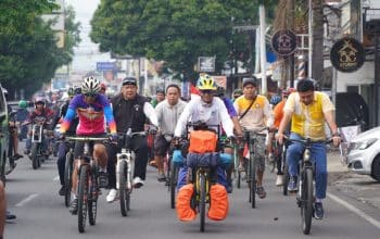 Asep Akung bersepeda ke Mekkah