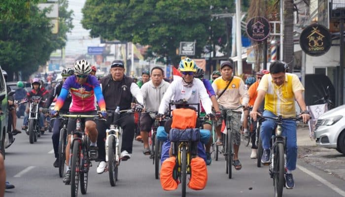 Bupati Garut Lepas Pesepeda Asep Akung Menuju Mekkah dalam Program “Tour Asia Finish Mekkah”