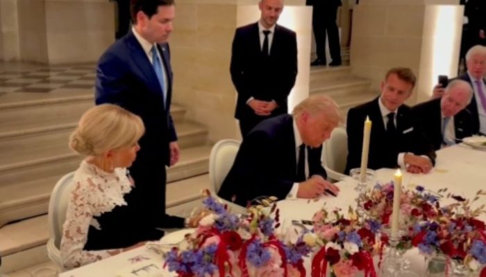 Trump Teken Nota Kesepahaman Iran, Namun Ancam ‘Bom akan Jatuh ke Kepala Mereka’ Jika Ingkar