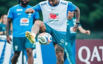 Neymar latihan