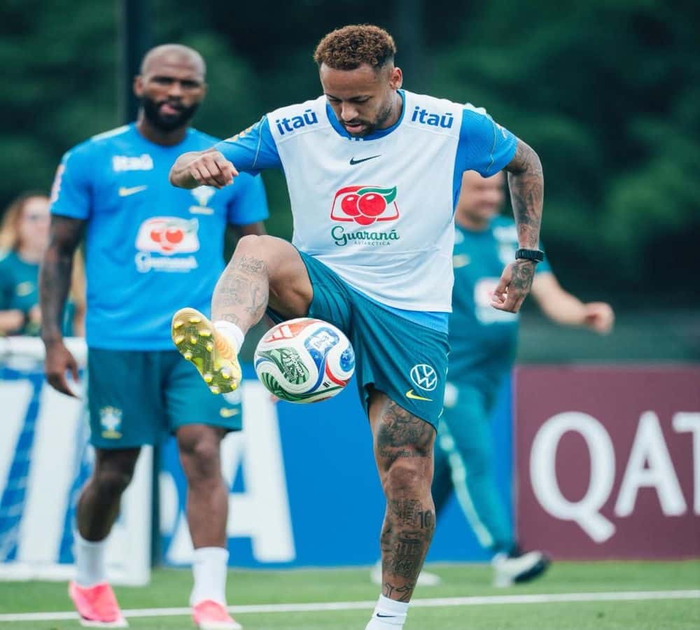 Neymar latihan