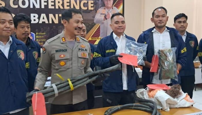Polda Banten Bekuk Gerombolan Pencuri Kabel Sinyal KRL