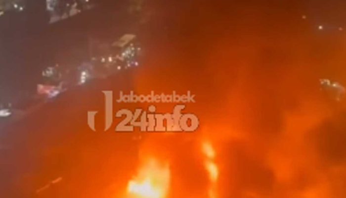 Kebakaran Hebat di Kemayoran, Api Landa Permukiman Padat Penduduk