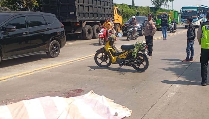 Remaja Lamongan Tewas Dilindas Truk di Gresik Setelah Kecelakaan Berboncengan dengan Ayahnya