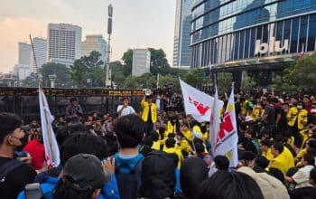 Massa Mahasiswa UI Masih Tertahan di Tosari, Aksi Menuju Bundaran HI Belum Berhasil