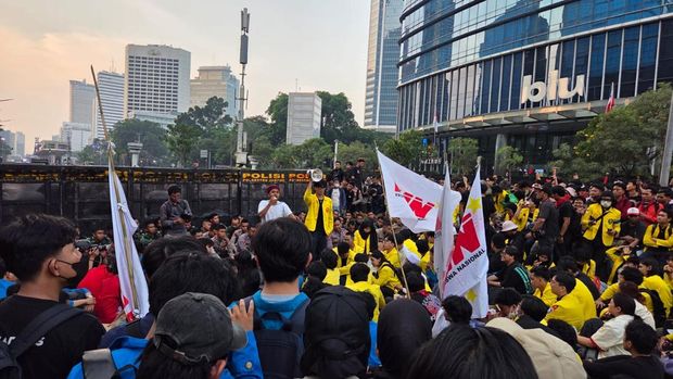Massa Mahasiswa UI Masih Tertahan di Tosari, Aksi Menuju Bundaran HI Belum Berhasil