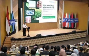 Menteri Pertanian Amran Sulaiman saat menyampaikan kuliah umum tentang kewirausahaan dan agribisnis kepada mahasiswa IPB University di Kampus Dramaga. (Kis/ist)