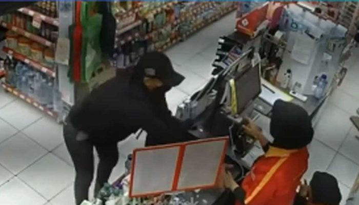 Perampok Minimarket di Bekasi Ditangkap, Polisi Sita Uang Hasil Kejahatan