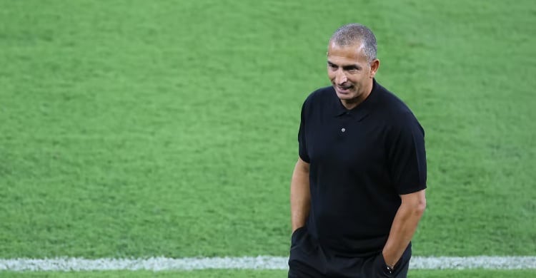 Pelatih Tunisia, Sabri Lamouchi dipecat usai dibantai Swedia 5-1.