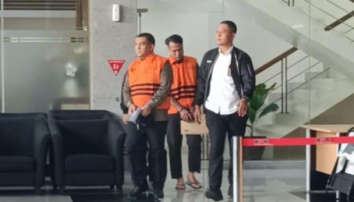 Semalaman Diperiksa KPK, Silmy Karim Keluar Pakai Rompi Oranye dan Borgol usai OTT Imigrasi Jakbar