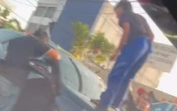 Viral! Mobil Toyota Fortuner Dikepung Warga