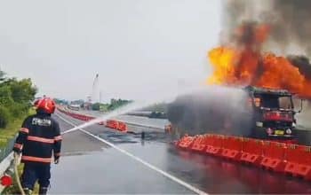truk tangki bbm terbakar