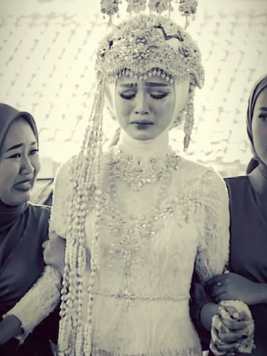 Pengantin Wanita Menikah
