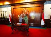Kapolri dan Panglima TNI Perkuat Soliditas Lewat Silaturahmi di Mabes TNI, Tegaskan Komitmen Jaga Kedaulatan Negara