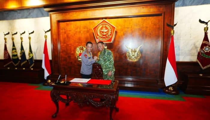 Kapolri dan Panglima TNI Perkuat Soliditas Lewat Silaturahmi di Mabes TNI, Tegaskan Komitmen Jaga Kedaulatan Negara