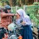 Momen Pertama Sekolah, Wakil Wali Kota Bogor Jenal Mutaqin Antar Putrinya Naik Motor