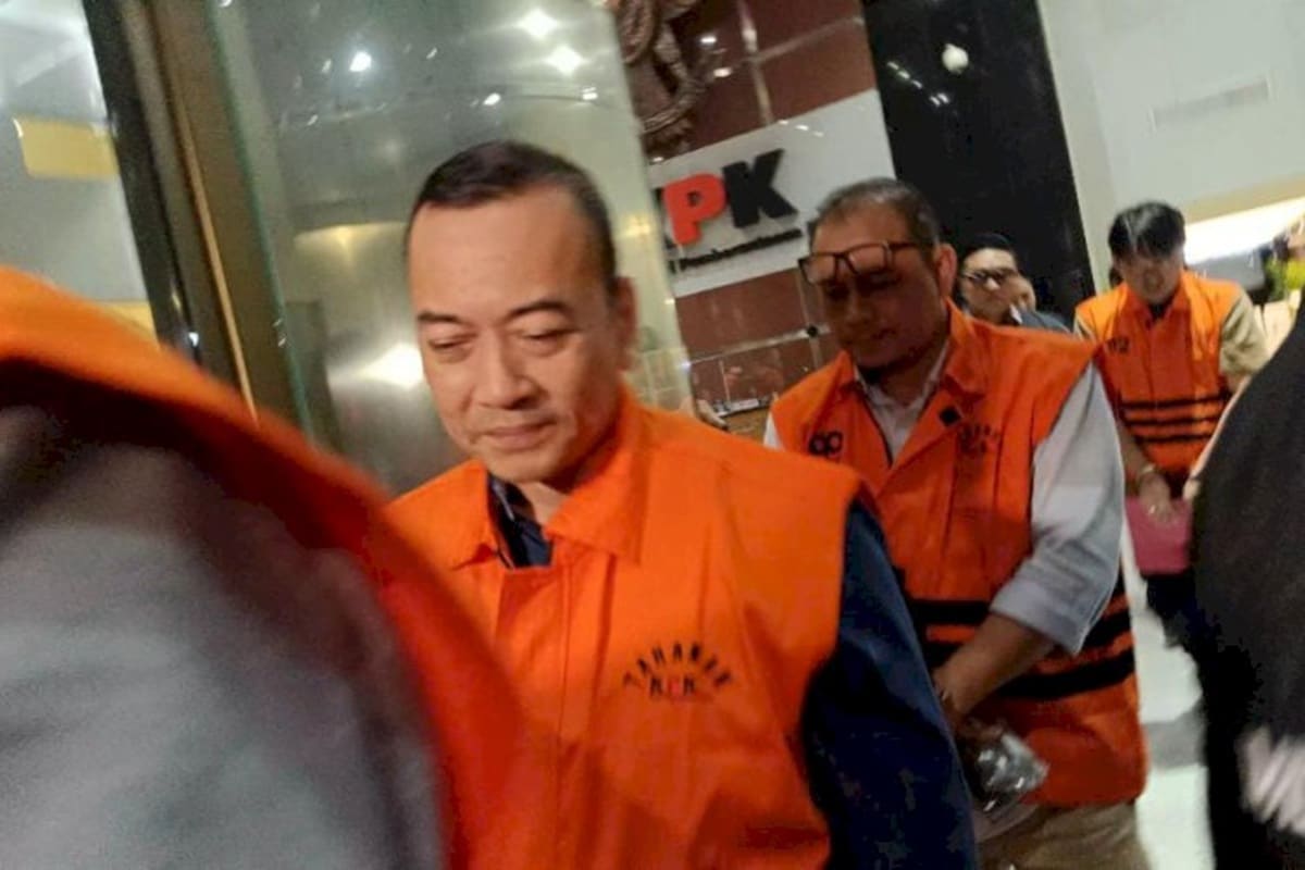 Mantan Direktur Penindakan dan Penyidikan Bea Cukai, Rizal saat digiring KPK ke mobil tahanan.