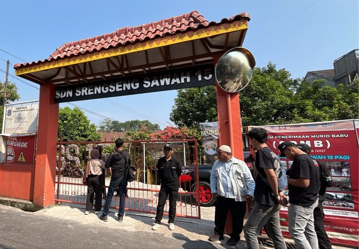 Teror bom di SDN Srengseng Sawah 15 di hari pertama Masa Pengenalan Lingkungan Sekolah.