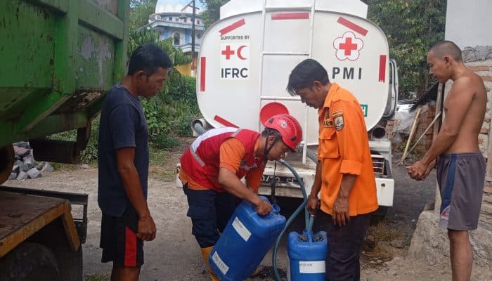 Kekeringan di Jember Semakin Parah, BPBD Salurkan 4.000 Liter Air Bersih ke Kecamatan Pakusari