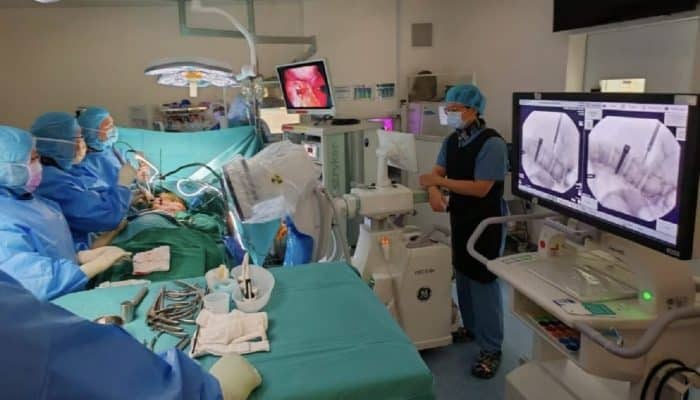Dr Wong Chung Chek, The Most Wanted Doctor, Ahli Bedah Tulang Belakang Terkemuka di Asia-Pasifik