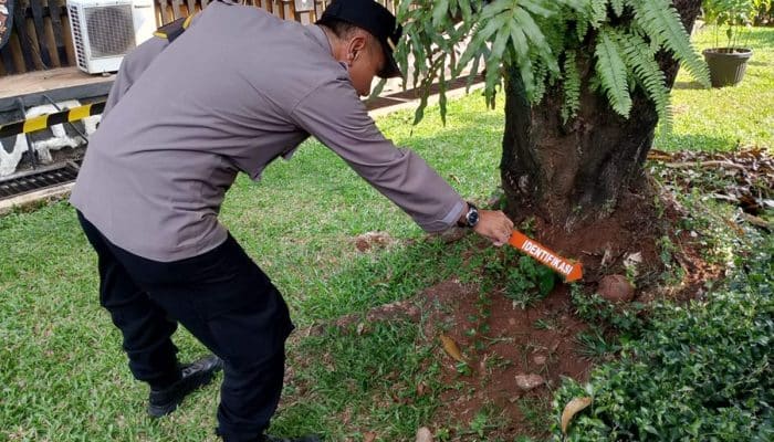 Geger di TMII! Polisi Amankan Benda Diduga Mortir di Anjungan Sumatra Barat