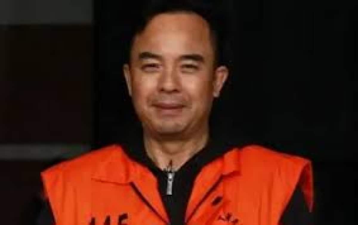 Bos Blueray Cargo, John Field, divonis 2 tahun penjara.