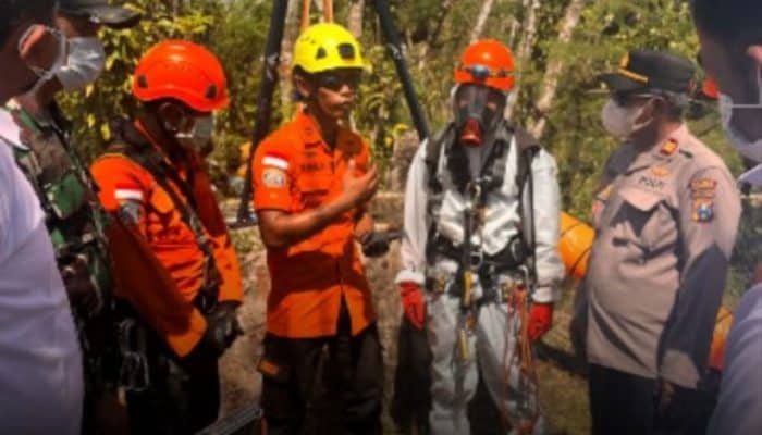 Hilang 2 Hari, Jenazah Lansia Ditemukan di Dasar Sumur 40 Meter! Detik-Detik Evakuasi oleh Tim SAR Terungkap!