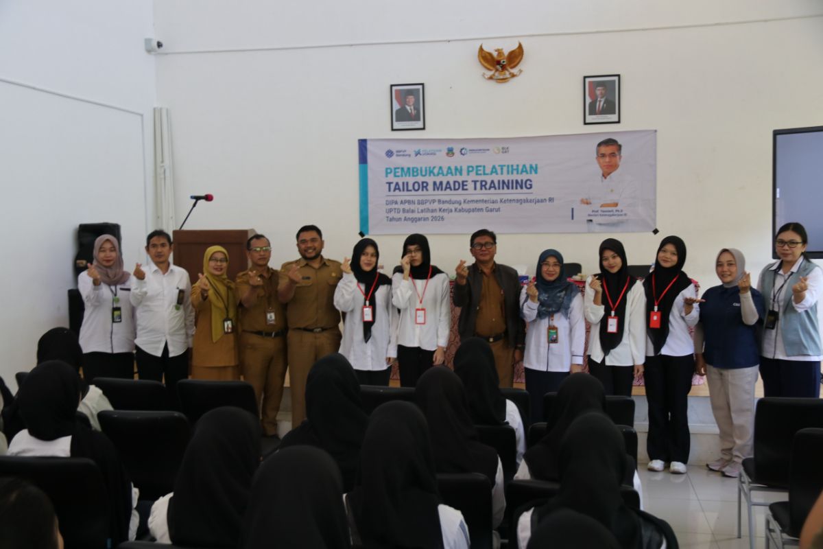 Pelatihan penjahit upper sepatu
