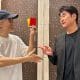 Stephen Chow (mengenakan topi)